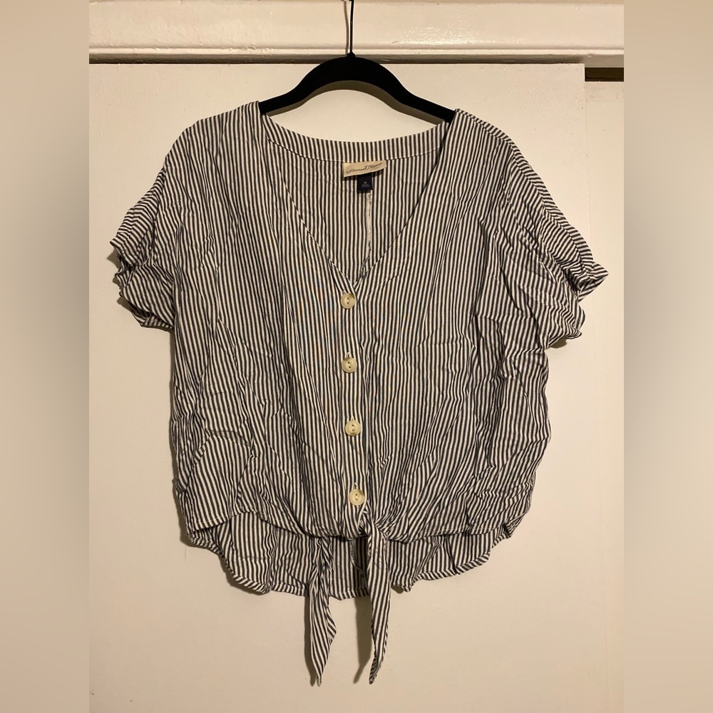 💚3 for $10!💚 Universal Thread Vertical Stripe Shirt - Medium
